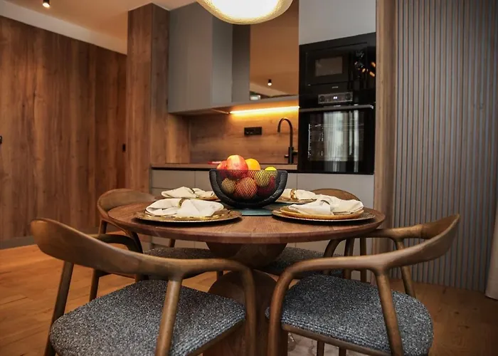 Ambar * 亚霍里纳