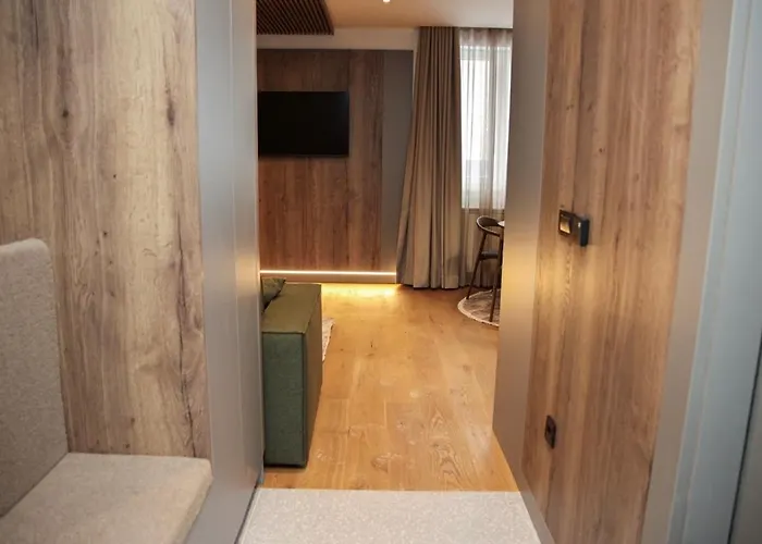 Ambar * 亚霍里纳